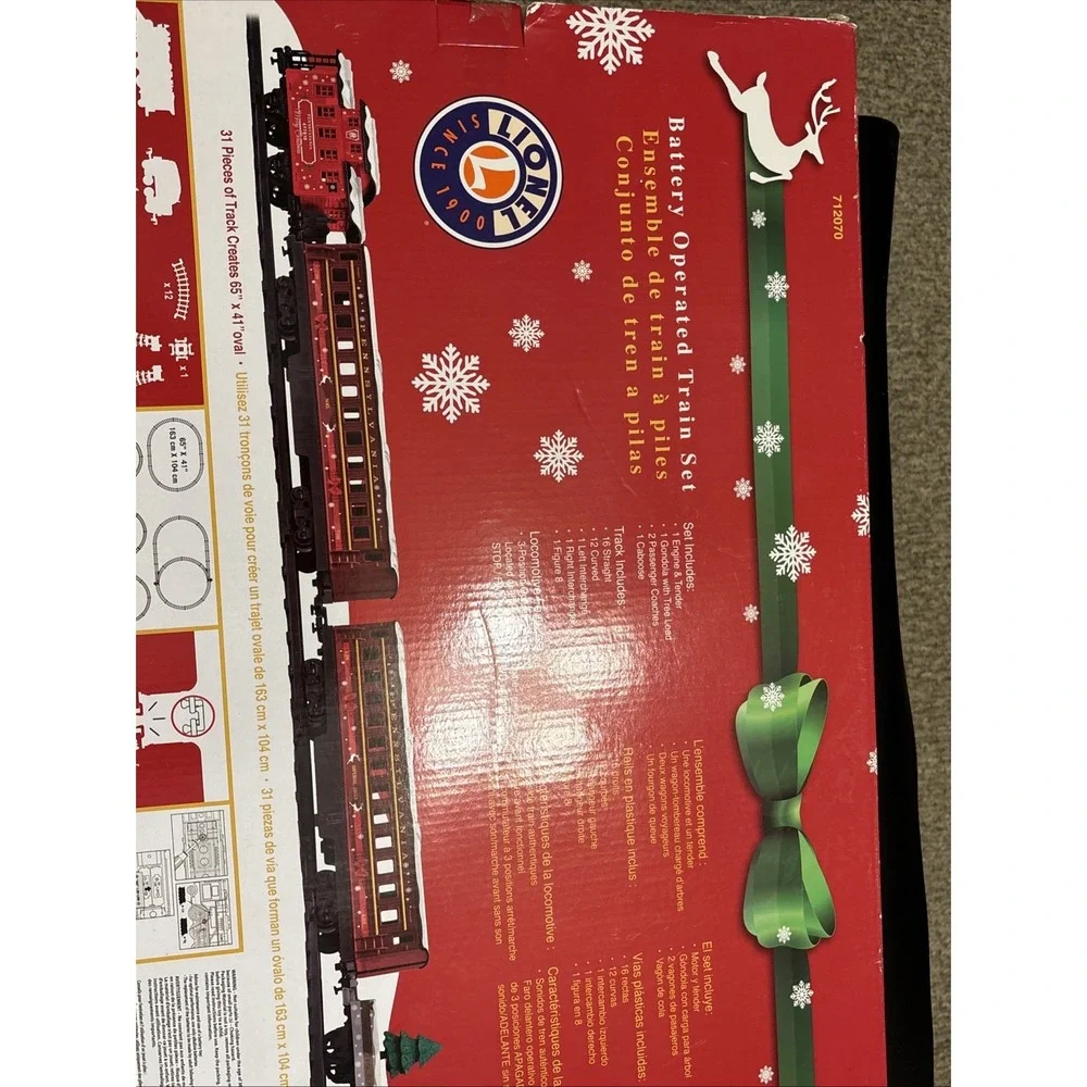 NEW Lionel 37-Piece Battery Operated Christmas Railroad Train Set Penn 712070